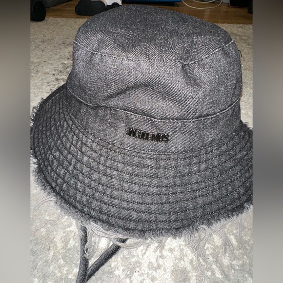 Jacquemus | Frayed Expedition Bucket Hat - Picture 1 of 5